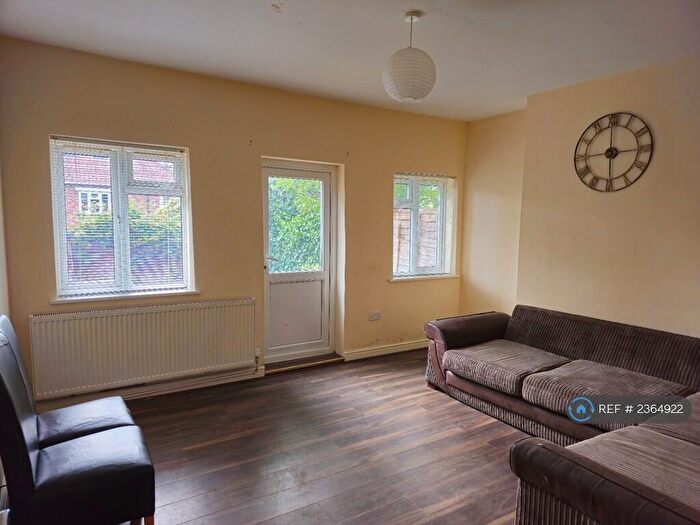 3 Bedroom Terraced House To Rent In Purley Way, Croydon, CR0
