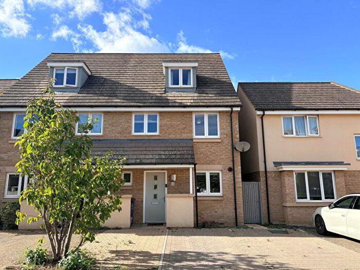 4 Bedroom Semi-Detached House For Sale In Day Close, St. Neots, PE19
