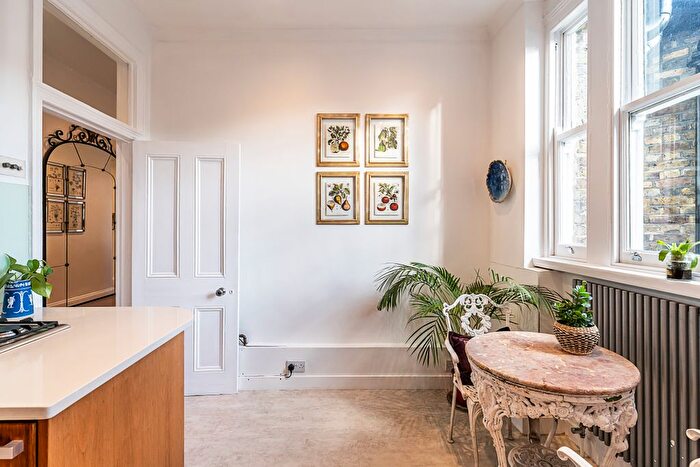 3 Bedroom Flat For Sale In Prince Of Wales Drive, London, SW11