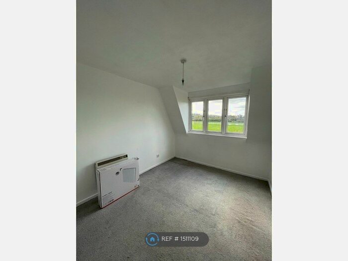 2 Bedroom Flat To Rent In Rodeheath, Luton, LU4