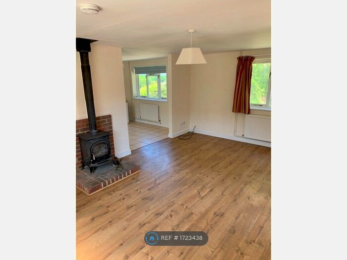 2 Bedroom Semi-Detached House To Rent In High Street, Cranbrook, TN18