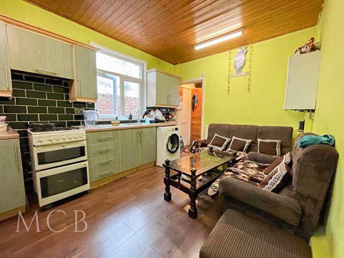 2 Bedroom Maisonette To Rent In Hammond Road, Southall, UB2