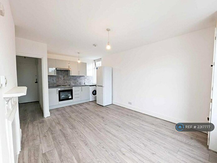 Studio To Rent In Green Lanes, London, N13