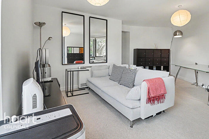 2 Bedroom Flat For Sale In Lanacre Avenue, NW9