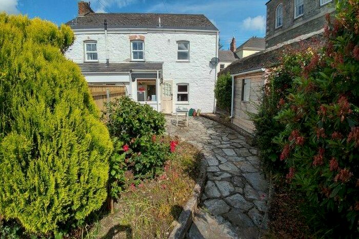 2 Bedroom Cottage To Rent In Market Street, Truro, TR3