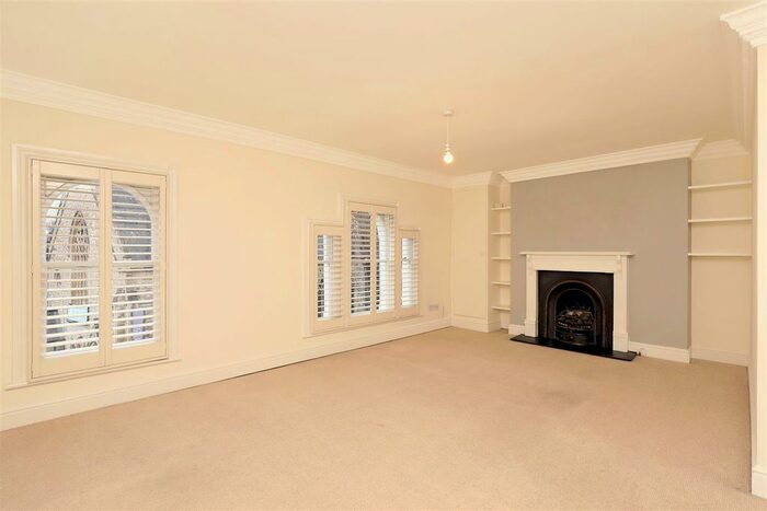 2 Bedroom Flat To Rent In Upper Richmond Road, London, SW15