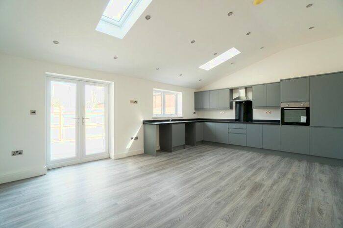 3 Bedroom Flat To Rent In Greenhill Lane, Riddings, Alfreton, DE55