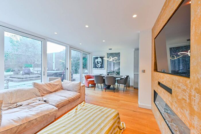 2 Bedroom Flat For Sale In Cursham Apartments, Clapham North, London, SW4