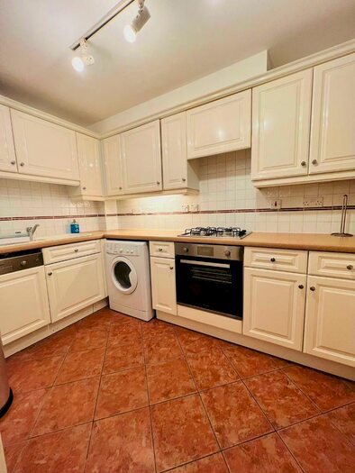 2 Bedroom Flat To Rent In Hamilton House, Victory Place, Limehouse, London, E14