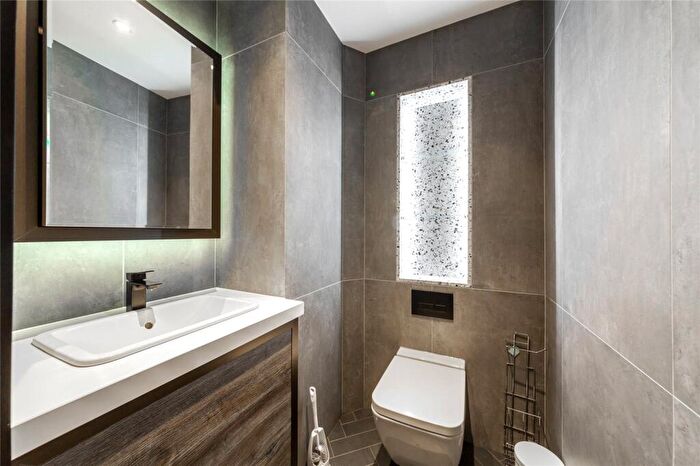 1 Bedroom Apartment To Rent In Hewett Street, London, EC2A