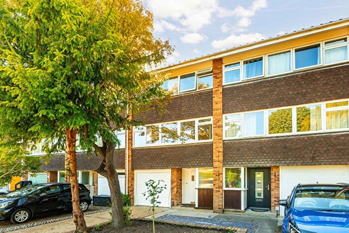 3 Bedroom Terraced House For Sale In Breamwater Gardens, Ham, TW10