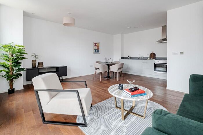 2 Bedroom Apartment To Rent In Gransden Avenue London, E8