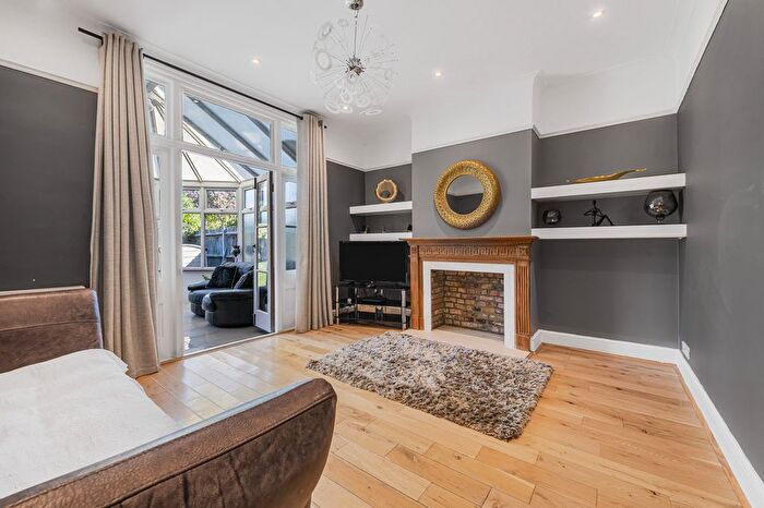 5 Bedroom Semi-detached House For Sale In Coniston Road, Bromley, BR1