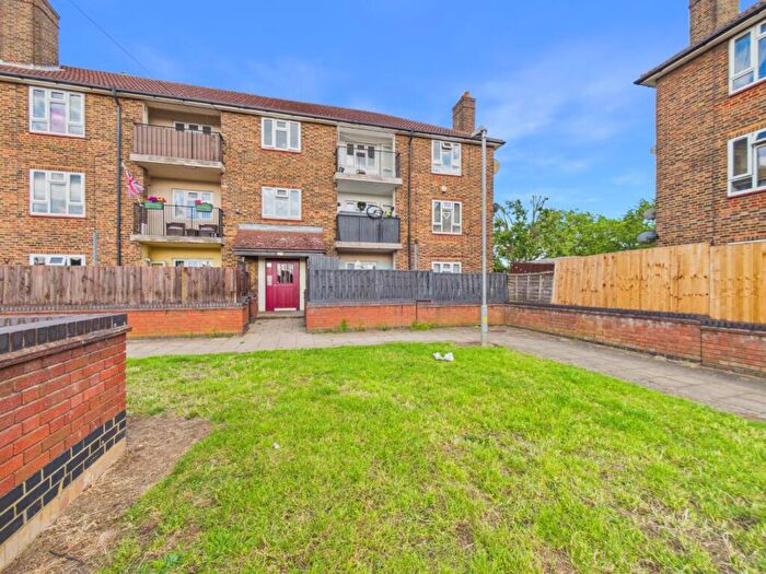 3 Bedroom Apartment To Rent In Broxburn Drive, South Ockendon, Essex, RM15