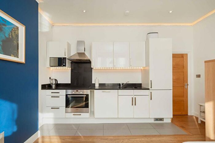 1 Bedroom Flat To Rent In Victoria Road, Queen's Park, NW6