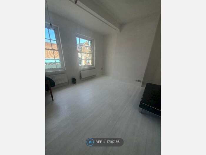 2 Bedroom Flat To Rent In Dalston, London, E8