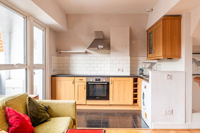 2 Bedroom Flat To Rent In Archway Road, Archway, London, N6