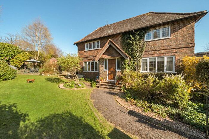 3 Bedroom Flat For Sale In Weysprings, Haslemere, GU27