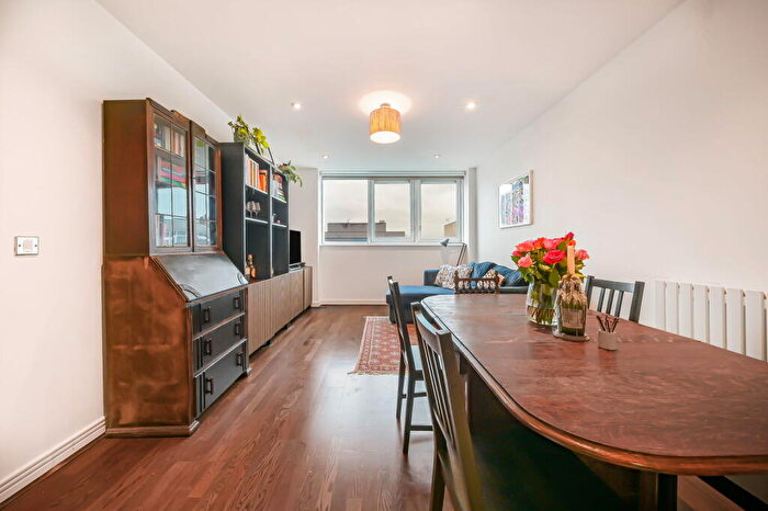 2 Bedroom Apartment To Rent In Romford Road, London, E15