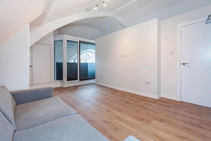 3 Bedroom Flat To Rent In Camden Park Road, Camden, London, NW1