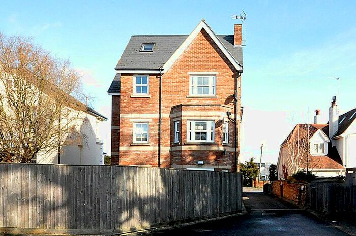 2 Bedroom Flat To Rent In Fairmount Road, Cheltenham, GL51