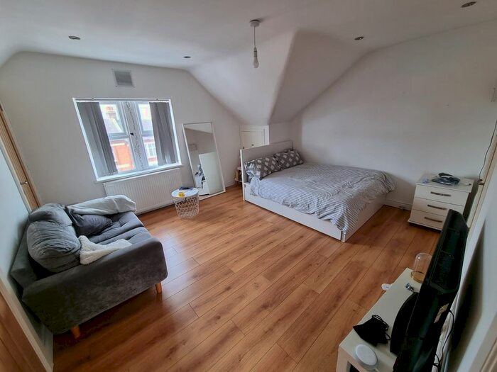 1 Bedroom Studio To Rent In London Road, London, SW16