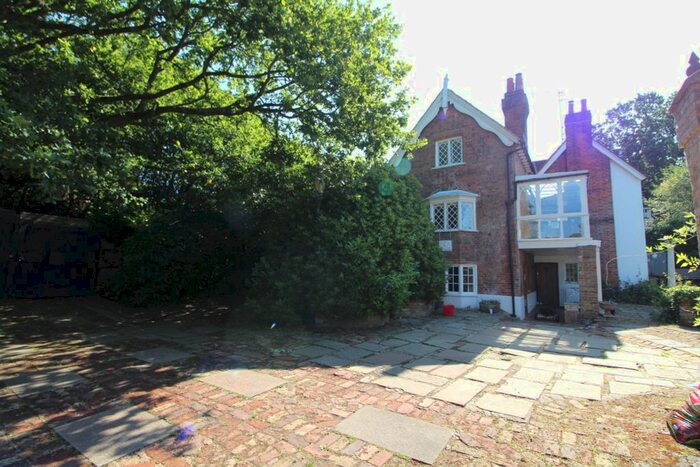 4 Bedroom Detached House For Sale In Grubbs Lane, Brookmans Park, Hatfield, AL9