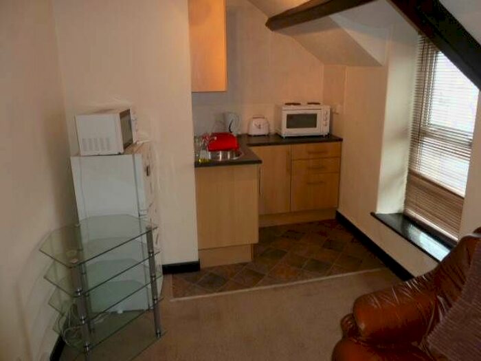 Studio To Rent In Park Terrace, Carmarthen, SA31