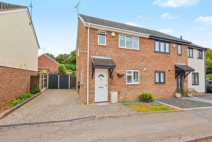 3 Bedroom Semi-Detached House For Sale In Westminster Drive, Hockley, SS5