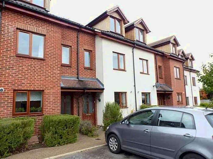 4 Bedroom Town House To Rent In John North Close, High Wycombe, HP11
