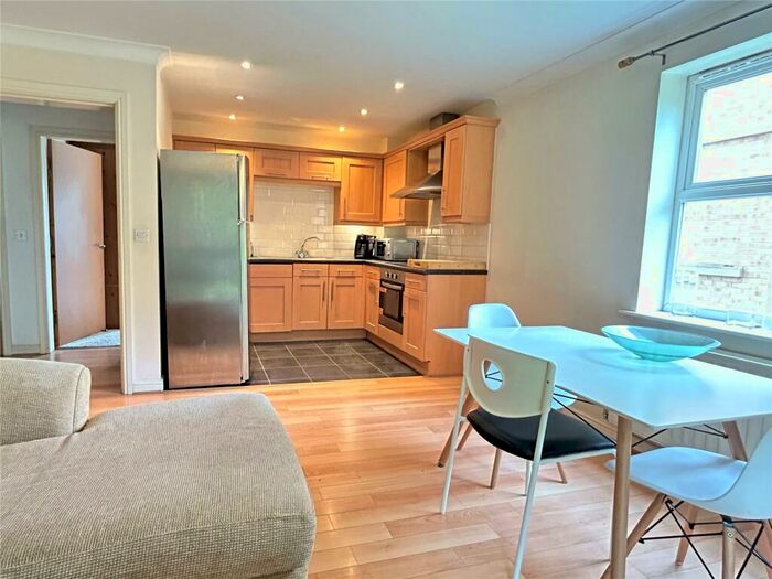 2 Bedroom Flat To Rent In Lawson Wood Drive, Meanwood, Leeds, LS6