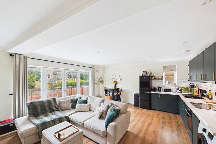 2 Bedroom Flat To Rent In London Road, Camberley, GU15