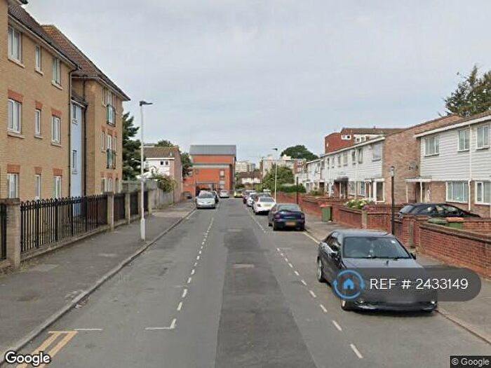 2 Bedroom Flat To Rent In Manchester Court, London, E16