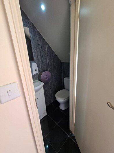 1 Bedroom Flat To Rent In Chatsworth Road, NW2