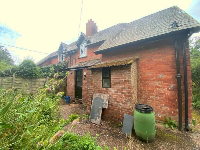 3 Bedroom Semi-Detached House To Rent In Brooklands, EX5