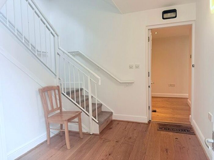 2 Bedroom Flat To Rent In Blandford Avenue, Oxford, OX2