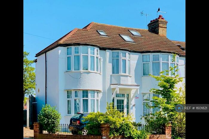 Studio To Rent In Ridgeway Avenue, London, EN4