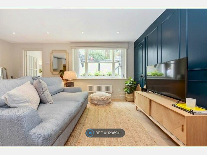 Studio To Rent In Kensington Gardens Square, London W2