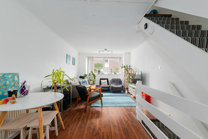 4 Bedroom Terraced House For Sale In Capstan Square, London, E14