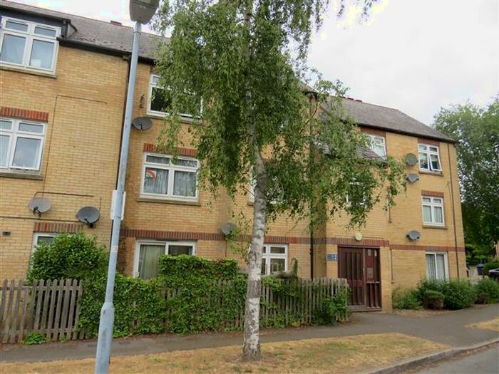 2 Bedroom Apartment To Rent In Crossbrook, Hatfield, AL10