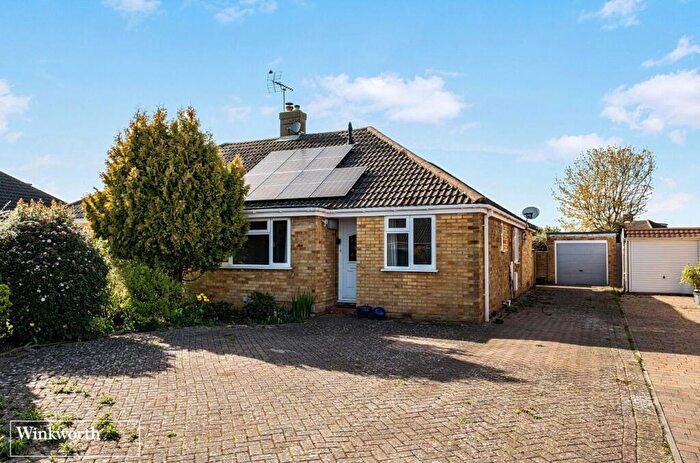 3 Bedroom Bungalow For Sale In Brackley Way, Basingstoke, Hampshire, RG22