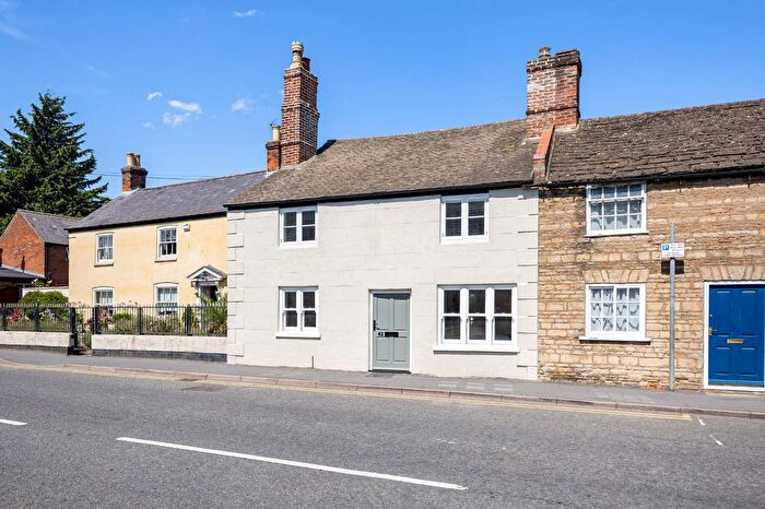 3 Bedroom Terraced House For Sale In West Street, Bourne, Lincolnshire, PE10
