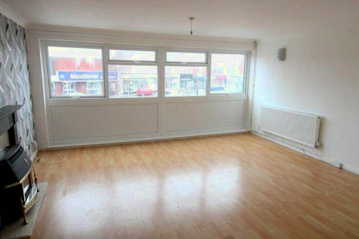 3 Bedroom Flat To Rent In The Hollies, Nottingham, NG16