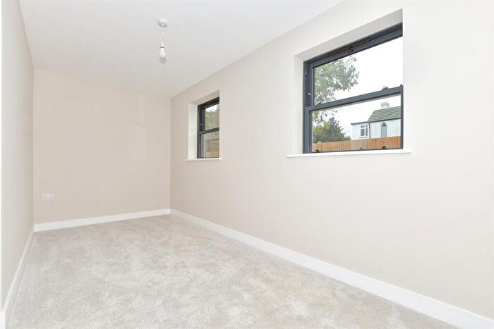 1 Bedroom Flat For Sale In Pier View, St. George's Terrace, Herne Bay, Kent, CT6