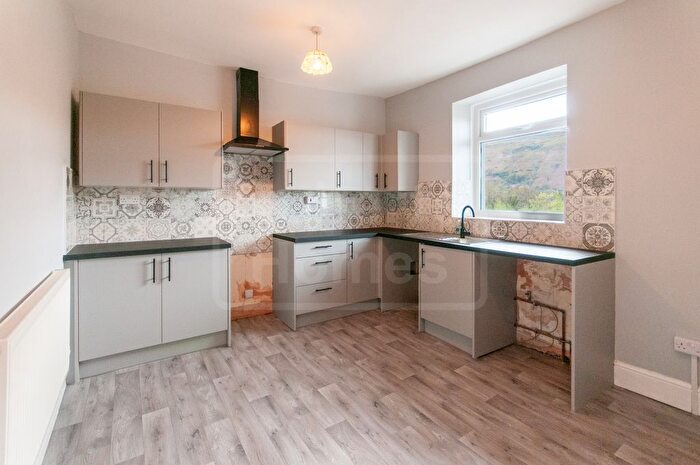 2 Bedroom Flat To Rent In Commercial Street, Ystalyfera, Swansea, SA9