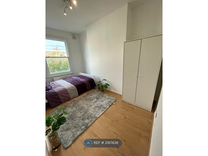 3 Bedroom Flat To Rent In Portnall Road, London, W9