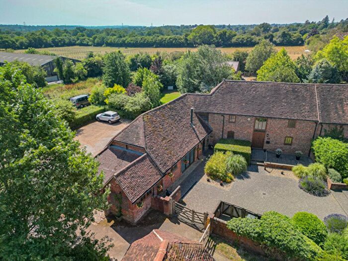 3 Bedroom Barn Conversion For Sale In Paradise Lane, Bishops Waltham, SO32