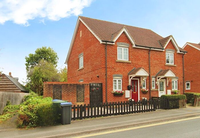 3 Bedroom Semi-Detached House For Sale In Station Road, Purton, SN5