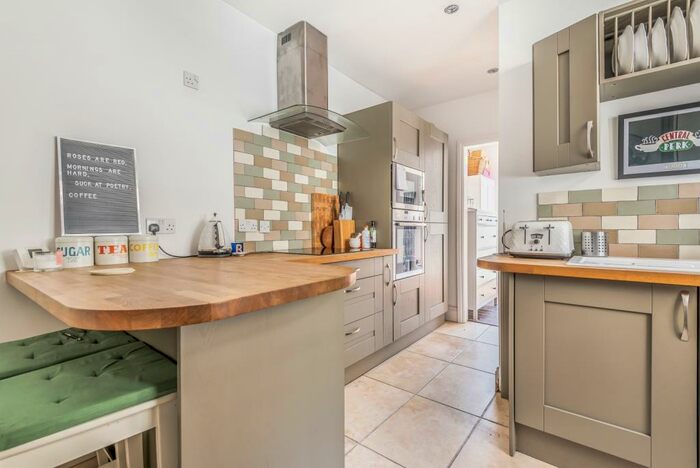 2 Bedroom Flat To Rent In Fernbrook Road Hither Green, SE13