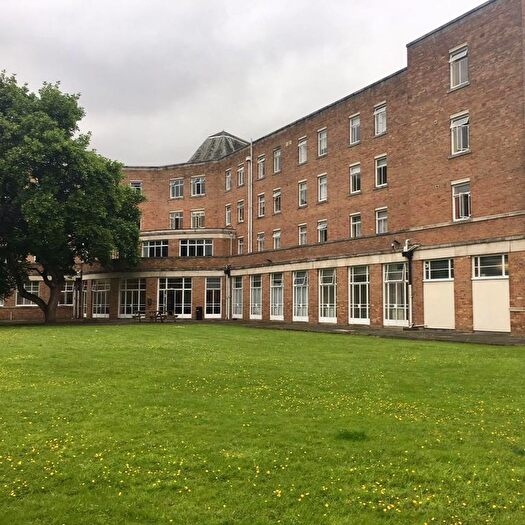 1 Bedroom Flat For Sale In Demesne Road, Whalley Range, Manchester, M16